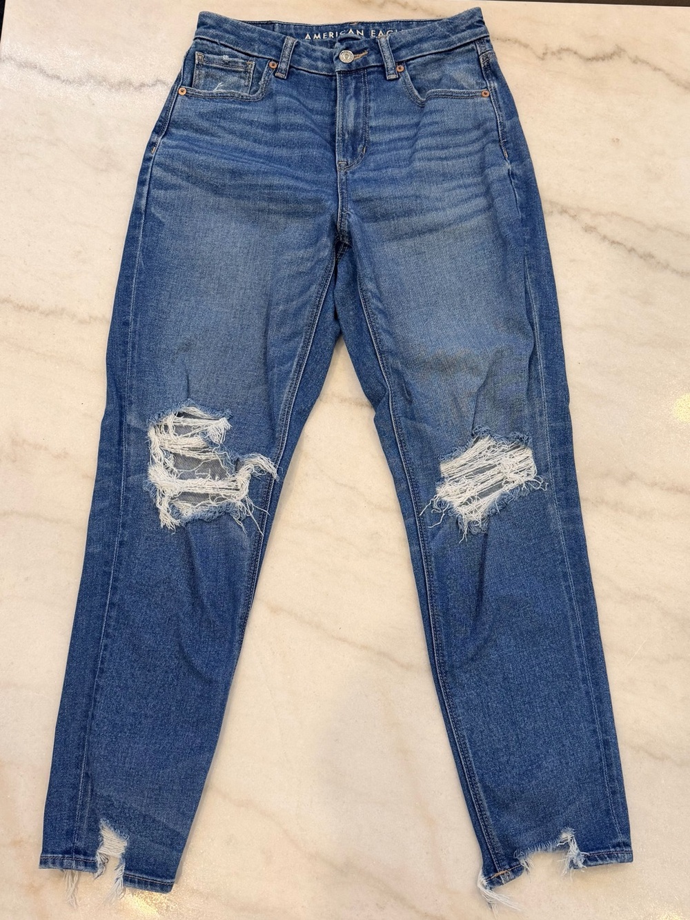 AE Stretch Ripped Curvy Mom Jean (Size 2)